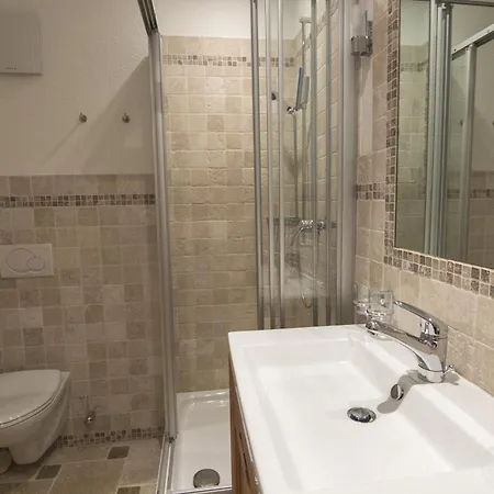 アパート Penthouse Perla サース フェー